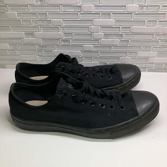 Converse Low-Top all jet black. Size 10.5 - Picture 1 of 11